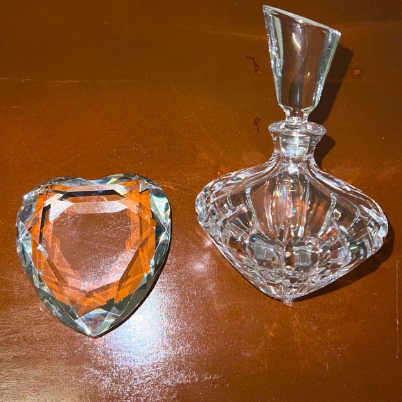 Crystal Tilted Diamond Shaped Bottle with Stopper & Heart Shaped Paperweight 💠 - Picture 1 of 11
